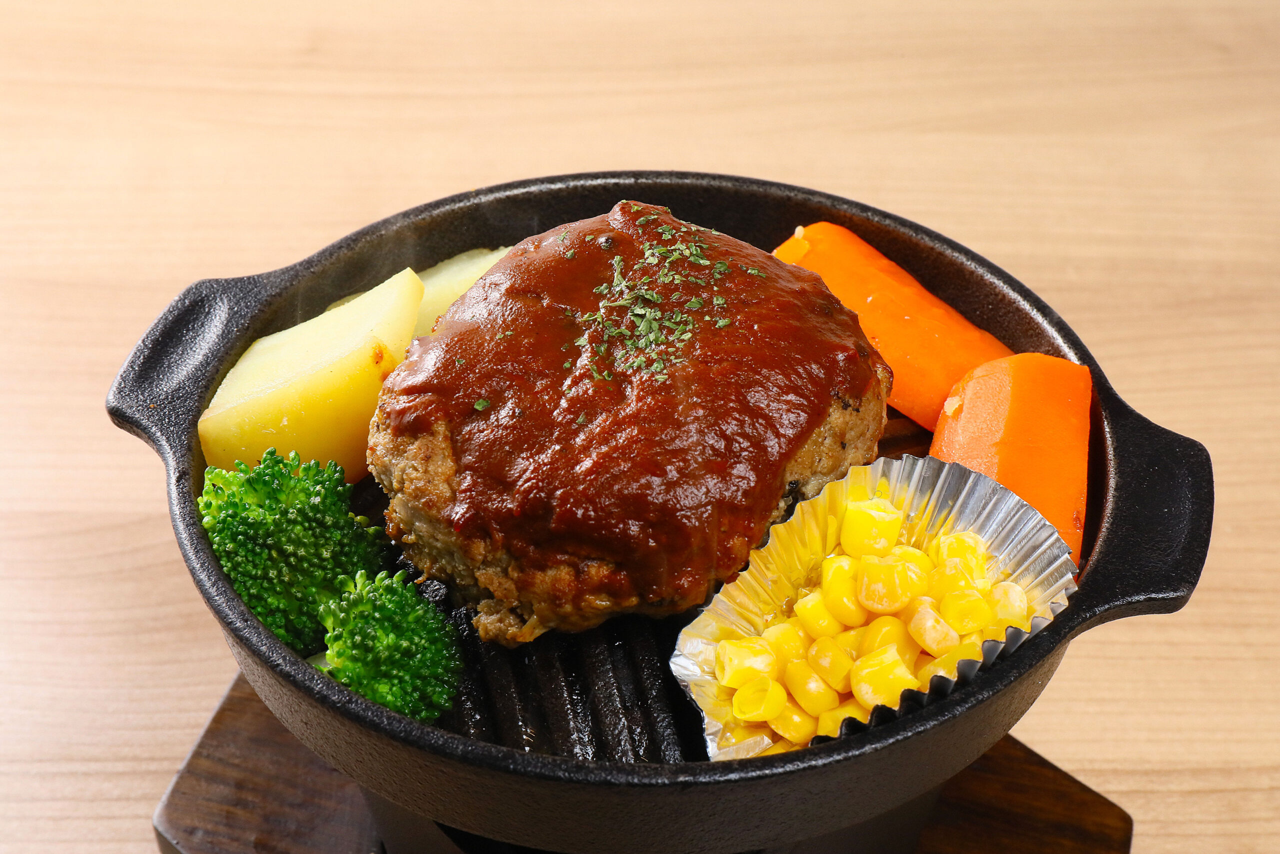 自家製鉄板デミグラスハンバーグ