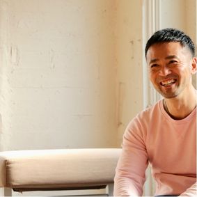 穏やかに微笑む山手義男さんの写真